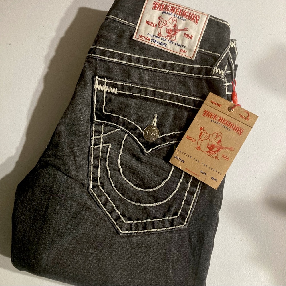 SOLD! NWT! True Religion Straight Super T in “DTDM MIRR WND WR” wash Size 29x34